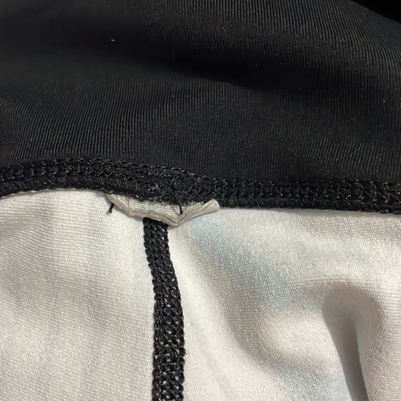 Size S Women’s Lorna Jane Cropped Leggings - Picture 3 of 3